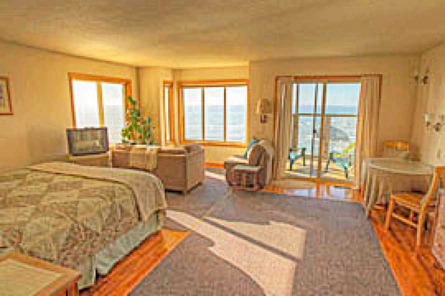 Turtle Rocks Oceanfront Inn
