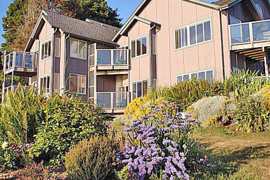 Turtle Rocks Oceanfront Inn