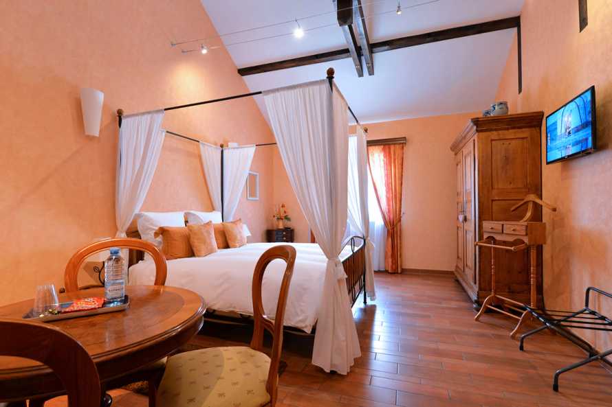 RIESLING Family Room