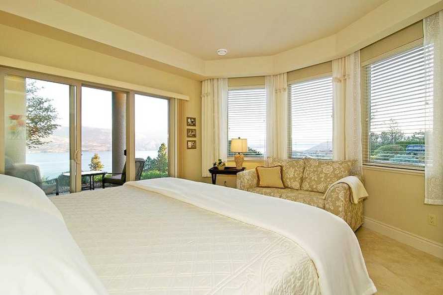 Lakeview Guest House British Columbia Canada Charming Guest Houses | LAKEVIEW MEMORIES B&B | West Kelowna, Okanagan