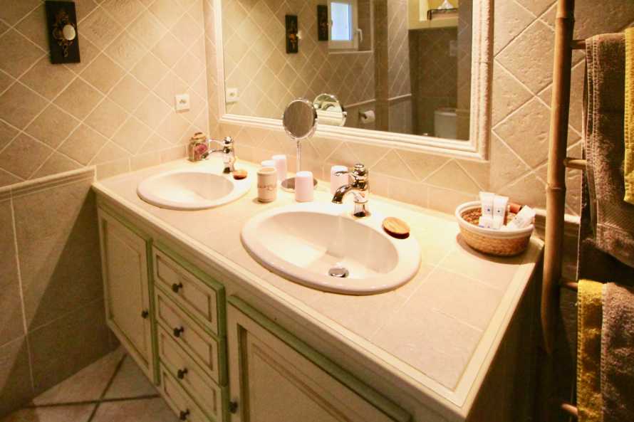 Suite des Magnarelles bathroom