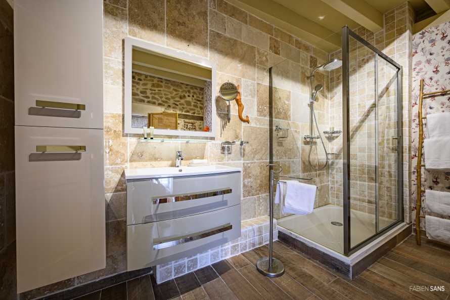 the bathroom of Les Hirondelles with its large walk-in shower