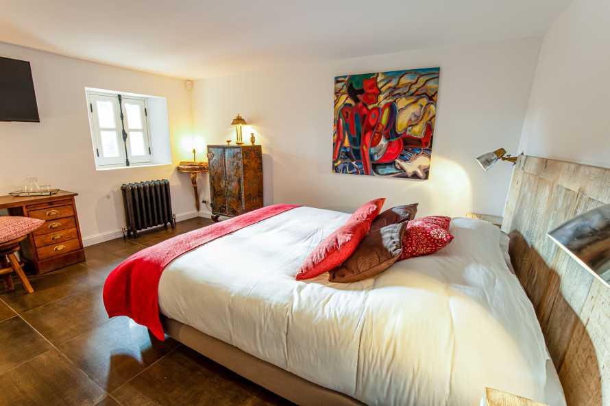 Room Red like the wine!