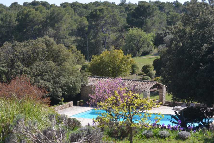 The swimming pool of Le barretian and its Pool House