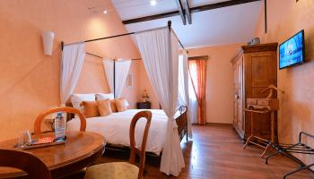 RIESLING Family Room