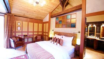 Superior bedroom Dom Boyer