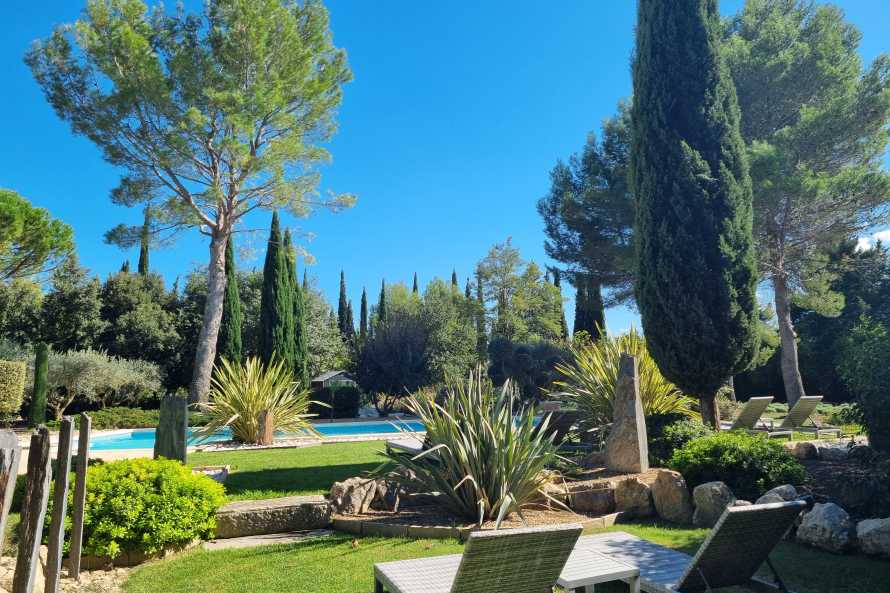 LE CLOS DES CYPRES