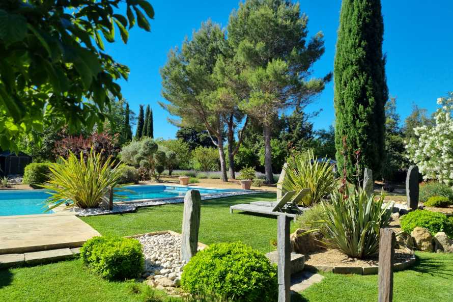 LE CLOS DES CYPRES