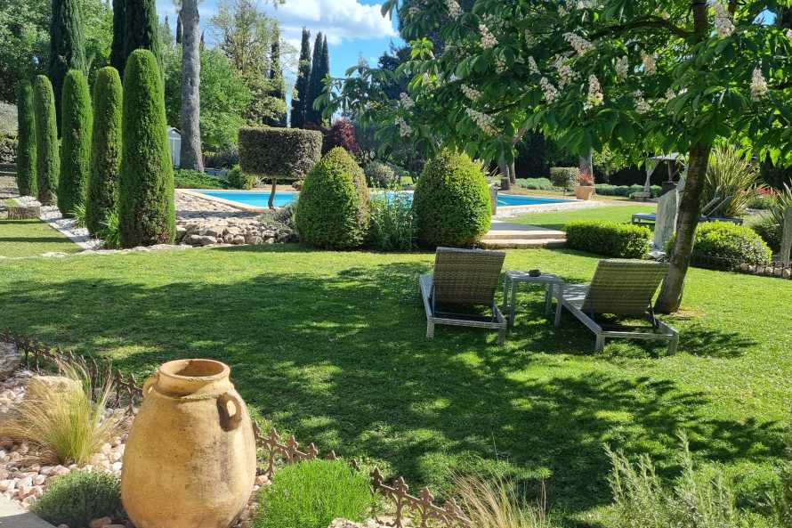 LE CLOS DES CYPRES