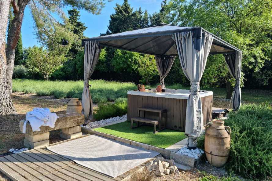 LE CLOS DES CYPRES
