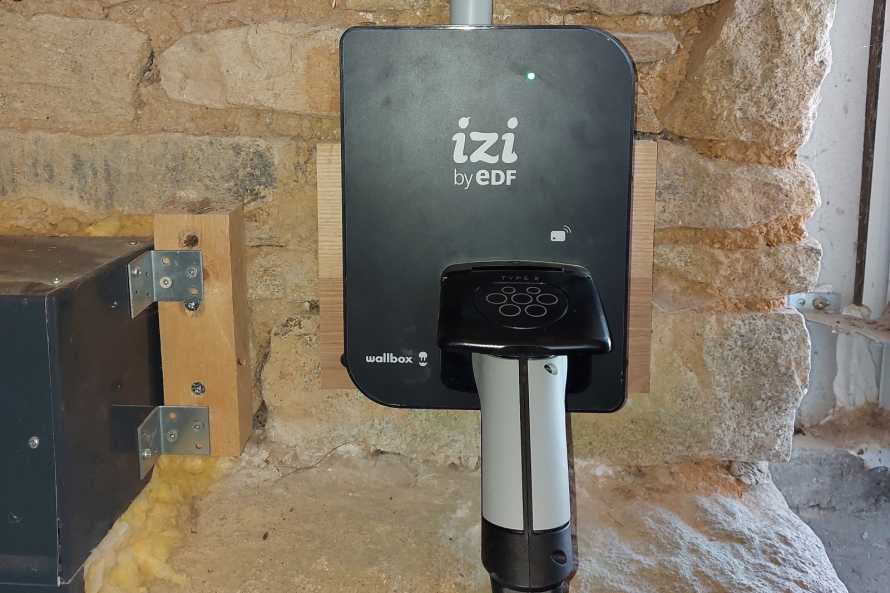 The 11kW electric vehicle charging station