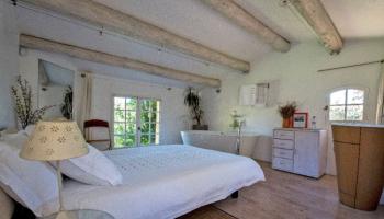 A nest in Provence